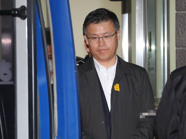 Cựu thư ký của Tổng thống Park khai đã để lộ các tài liệu mật ảnh 1