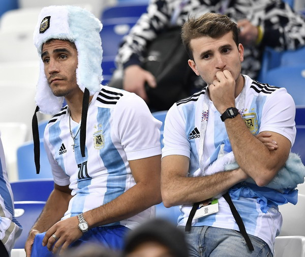 Nga trục xuất 4 cổ động viên quá khích người Argentina ảnh 1