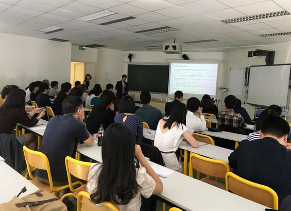 Người Việt tại Pháp tổ chức hội thảo quốc tế về tài chính ảnh 1