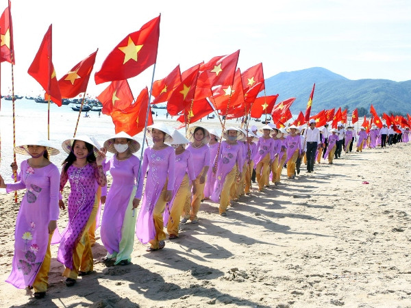 Chung tay ủng hộ ngư dân bám biển, giữ đảo quê hương ảnh 1