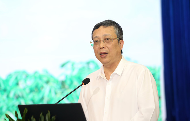 Ông Hoàng Trung, Thứ trưởng Bộ Nông nghiệp và Phát triển Nông thôn phát biểu tại hội nghị. (Ảnh: Giang Phương/TTXVN) TTXVN_2706xuatkhausan2.jpg