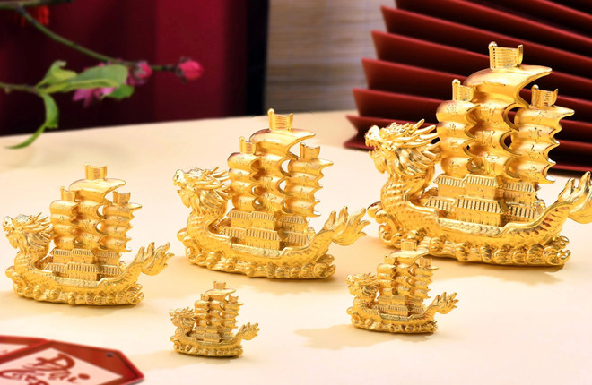 Các đơn vị tung ra loạt sản phẩm vàng hình tượng Rồng phục vụ cho năm Giáp Thìn 2024. (Ảnh: PV/Vietnam+) rong123.jpg