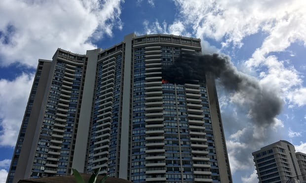 Cháy chung cư cao tầng tại Mỹ, một vài người vẫn còn mắc kẹt ảnh 1