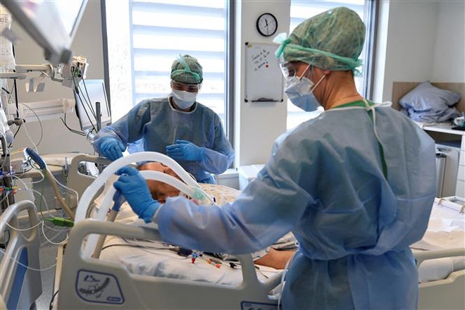 Omicron tiếp tục phơi bày tình trạng bất bình đẳng trong lĩnh vực y tế ảnh 1