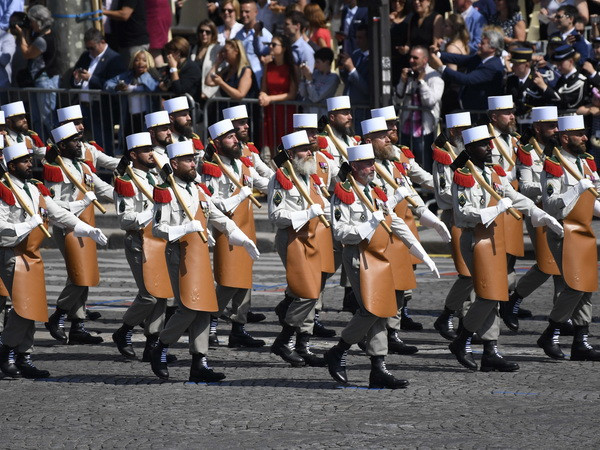 Tổng thống Trump cùng 190 binh sĩ Mỹ dự diễu binh mừng Quốc khánh Pháp ảnh 1