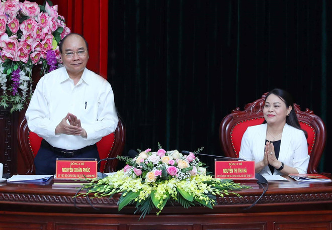 Thủ tướng Nguyễn xuân Phúc tại buổi làm việc với cán bộ chủ chốt tỉnh Ninh Bình. (Ảnh: Thống Nhất/TTXVN) Thủ tướng kiểm tra tiến độ giải ngân vốn đầu tư công tại Ninh Bình ảnh 1