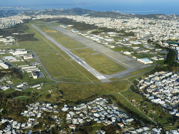 Căn cứ không quân Futenma tại Ginowan, tỉnh Okinawa tháng 9/2012. (Nguồn: Kyodo/TTXVN) Mỹ ra điều kiện để Triều Tiên trở lại các cuộc đàm phán hạt nhân ảnh 1