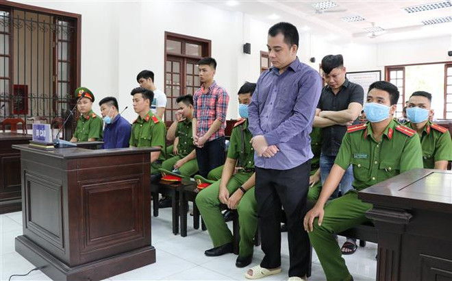 Bị cáo Ngô Đình Giang thường gọi Giang 36. (Ảnh: Sỹ Tuyên/TTXVN) Gây rối trật tự công cộng, đối tượng giang hồ cộm cán bị phạt 4 năm tù ảnh 1