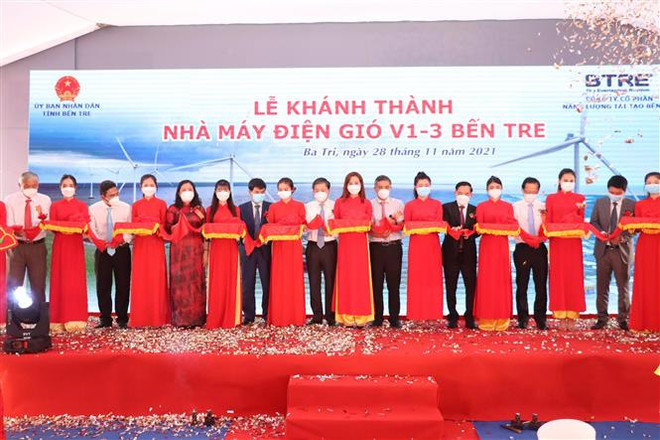 Nhà máy điện gió đầu tiên tại Bến Tre đi vào hoạt động ảnh 1