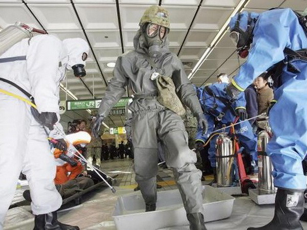 Nhật Bản lần đầu tiên diễn tập chống khủng bố bằng khí độc ảnh 1