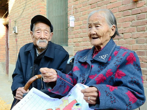 Cặp vợ chồng cao tuổi nhất thế giới với tổng số tuổi 217 ảnh 1