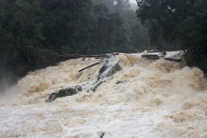 Bắc Bộ tạnh ráo, mưa lũ ở Trung Bộ vẫn diễn biến phức tạp ảnh 1
