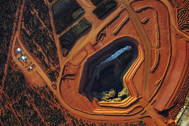 Một mỏ đất hiếm ở miền Tây Australia. (Ảnh: AFP/TTXVN) Đức, Pháp và Italy cam kết tăng hợp tác trong việc mua nguyên liệu thô ảnh 1