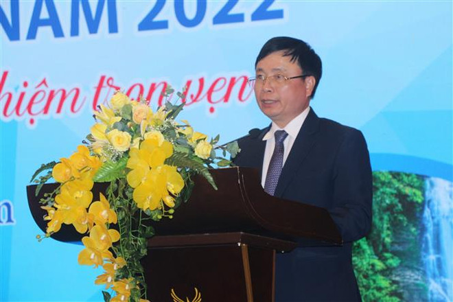 Ông Bùi Đình Long, Phó Chủ tịch UBND tỉnh Nghệ An phát biểu tại Hội nghị. (Ảnh: Bích Huệ/TTXVN) Nghệ An phát huy thế mạnh trung tâm du lịch vùng Bắc Trung Bộ ảnh 2