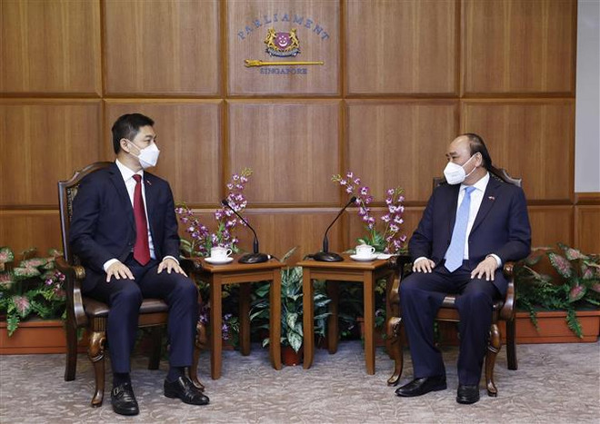 Chủ tịch nước Nguyễn Xuân Phúc hội kiến Chủ tịch Quốc hội Singapore Tan Chuan-Jin. (Ảnh: Thống Nhất/TTXVN) Cơ hội mới thúc đẩy quan hệ Đối tác chiến lược Việt Nam-Singapore ảnh 2