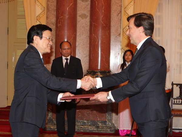 Chủ tịch nước Trương Tấn Sang tiếp các Đại sứ trình quốc thư ảnh 1