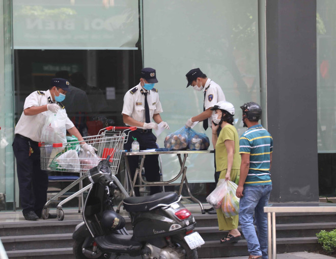 Phong tỏa tòa nhà do phát hiện 1 ca mắc COVID-19 là chuyên gia Ấn Độ ảnh 2