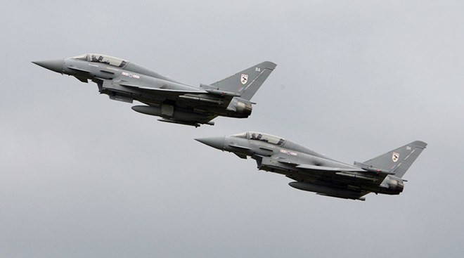 Anh triển khai tàu chiến, máy bay Typhoon tới khu vực Baltic ảnh 1