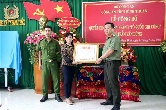 Tổ chức tri ân các anh hùng liệt sỹ, thương binh, người có công ảnh 1