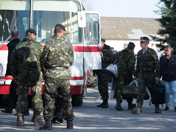 Tổng thống Poroshenko: Ukraine không bao giờ từ bỏ Crimea ảnh 1