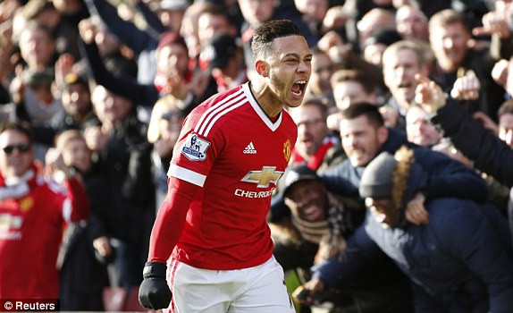 Memphis Depay “giải hạn,” Manchester United tạm lên ngôi đầu ảnh 1