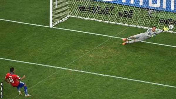 Pha đá luân lưu hỏng của Chile giúp Brazil vỡ òa vì sung sướng ảnh 1