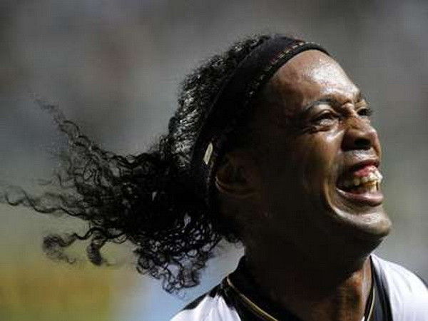 Đi tìm Ronaldinho: Khi thần tượng không phải là biểu tượng ảnh 1