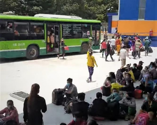 Bình Dương và An Giang kỷ luật cán bộ lơ là chống dịch COVID-19 ảnh 1