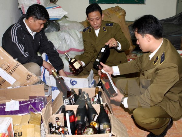 Tây Ninh tịch thu, tiêu hủy 126 chai rượu ngoại nhập lậu ảnh 1