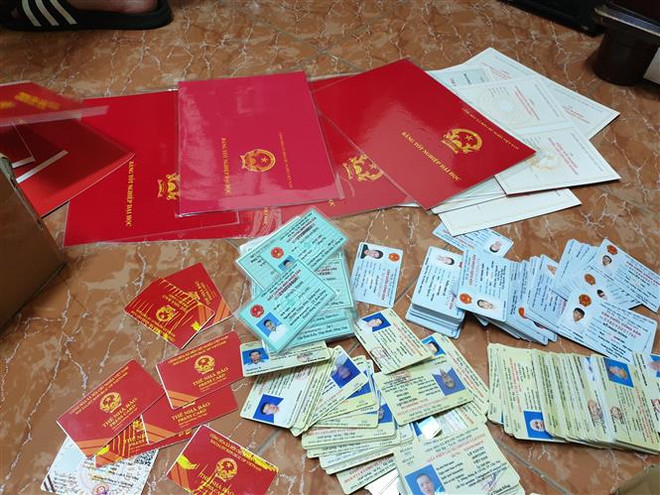 Phạt tù cựu cán bộ công an dùng giấy tờ giả để lừa đảo ảnh 1