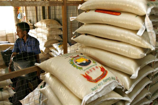 Một cửa hàng bán gạo tại Pekan Mundok, Thái Lan. (Ảnh: AFP/TTXVN) Giá gạo Thái Lan tăng cao nhất 2 tháng, suýt soát giá gạo Việt Nam ảnh 1