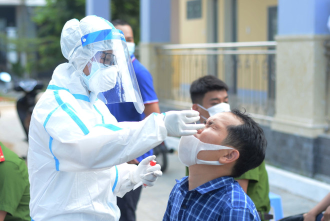 Thủ tướng Phạm Minh Chính yêu cầu dồn tổng lực để dập dịch COVID-19 ảnh 2