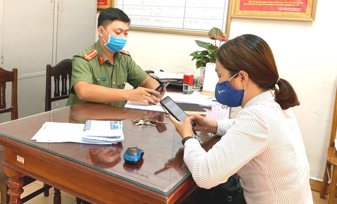 Hồ Thị Minh H. - người đăng tin sai sự thật về dịch COVID-19 tại cơ quan công an. (Ảnh: TTXVN phát) Dịch COVID-19: Khẩn trương truy vết các trường hợp F1, F2, F3 ảnh 1