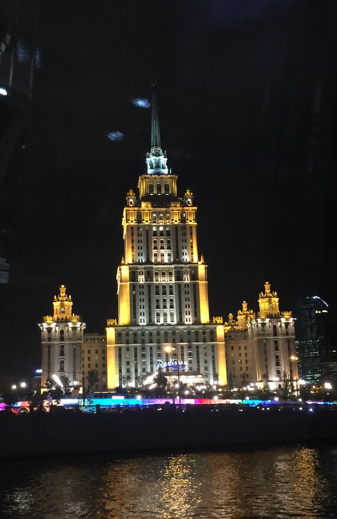 Ngắm nhìn những công trình tuyệt đẹp nằm bên bờ sông Moskva ảnh 9