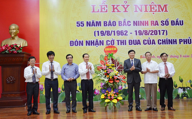 Báo Bắc Ninh vinh dự đón nhận Cờ thi đua của Chính phủ ảnh 2