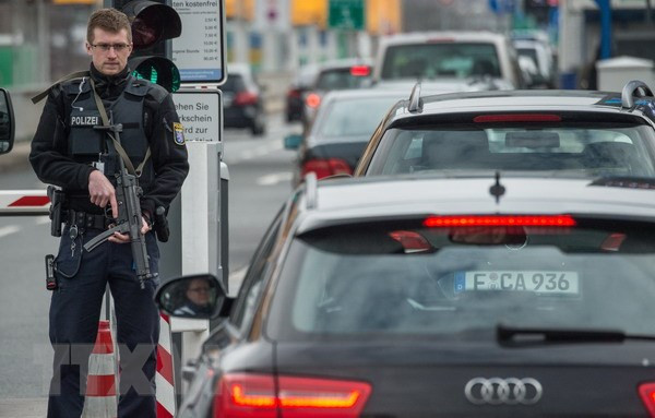 Cảnh sát Đức. (Nguồn: AFP/TTXVN) Cảnh sát Đức đột kích bắt giữ 3 đối tượng tình nghi người Syria ảnh 1