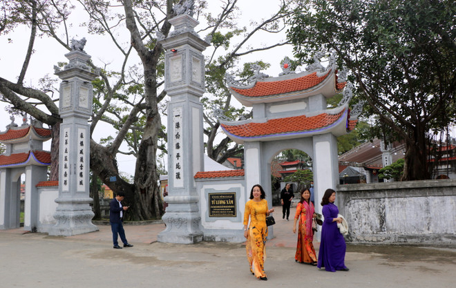 Từ Lương Xâm, nơi thờ Đức Vương Ngô Quyền tại phường Nam Hải, quận Hải An, thành phố Hải Phòng. (Ảnh: Minh Thu/TTXVN) Khơi nguồn sức mạnh từ những lễ hội truyền thống tại Hải Phòng ảnh 2