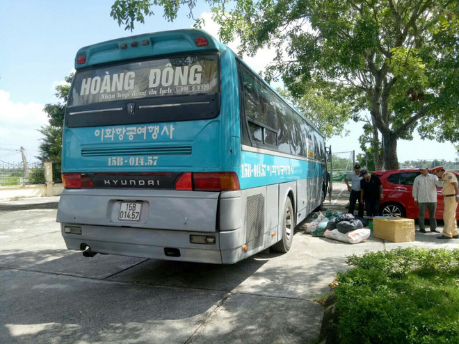 Phát hiện gần nửa tấn thực phẩm bẩn giấu trong ôtô khách tại Thanh Hóa ảnh 1