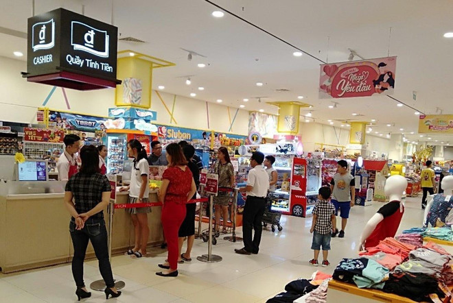 Người dân đến mua sắm tại siêu thị Aeon Mall Bình Dương. (Ảnh: Hải Âu/TTXVN) AEON đánh giá cao tiềm năng tăng trưởng của thị trường Việt Nam ảnh 1