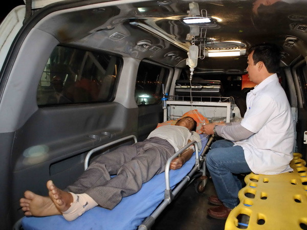 Đà Nẵng: Ngư dân bị cá cắn đã được đưa vào bờ an toàn ảnh 5