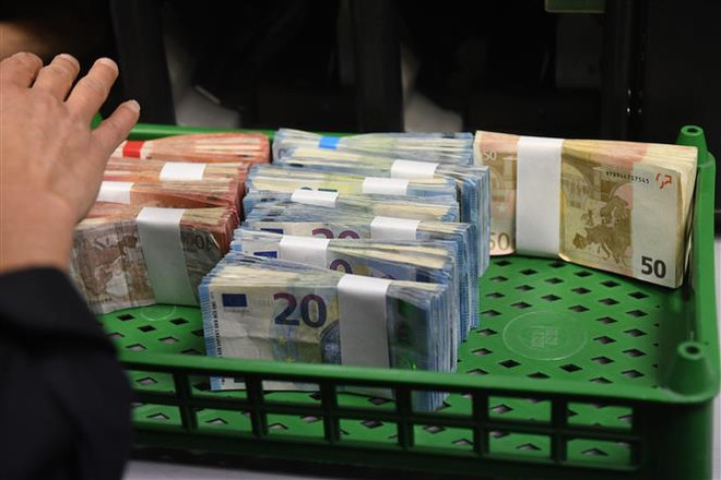 EU khẳng định giám sát chặt chẽ kế hoạch chi tiêu mới của Pháp ảnh 1