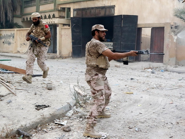 Không kích ở miền Trung Libya, nhiều dân thường thiệt mạng ảnh 1