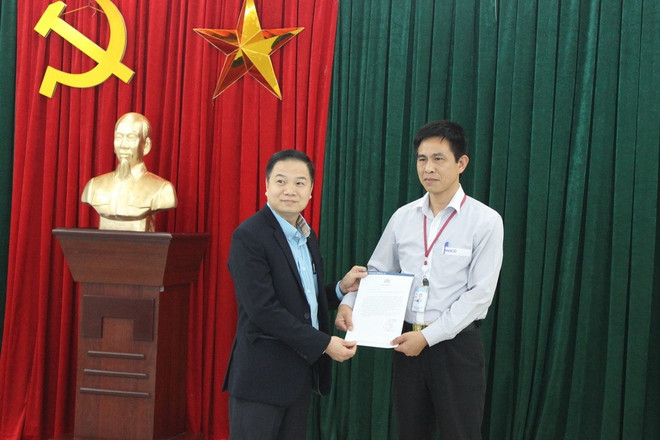 Nhân viên lái xe hàng không trả lại hơn 500 triệu đồng khách bỏ quên ảnh 1