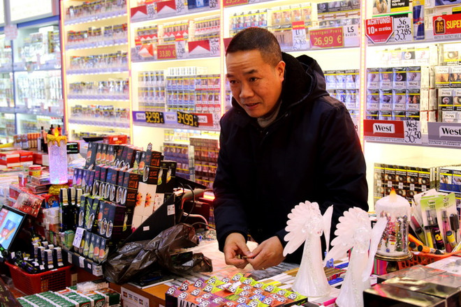 Hơn 5 tỷ đồng hỗ trợ các nạn nhân người Việt trong vụ cháy chợ ở Séc ảnh 2