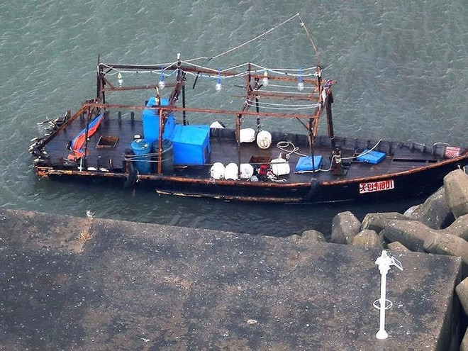 Nhật Bản phát hiện thi thể nghi là người Triều Tiên dạt vào bờ biển ảnh 1