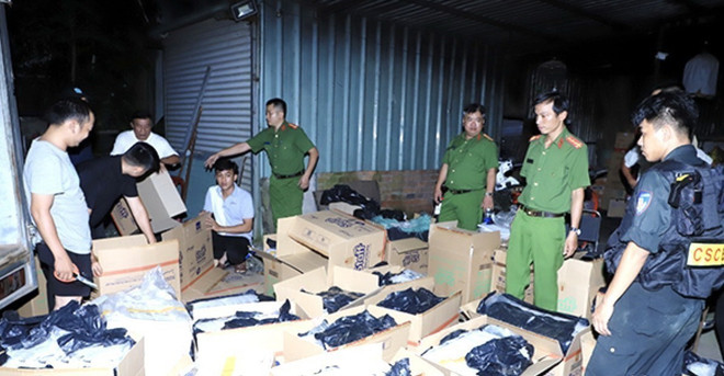 Đồng Nai: Triệt phá đường dây nhập lậu thuốc lá điếu số lượng lớn ảnh 1