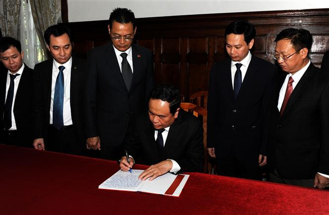 Chủ tịch MTTQ viếng Chủ tịch nước Trần Đại Quang tại Cuba ảnh 2