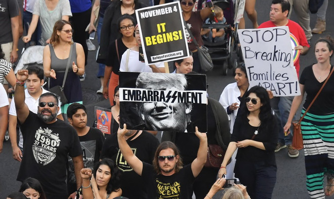 Cảnh sát Mỹ bắt giữ các nghị sỹ biểu tình phản đối bãi bỏ DACA ảnh 1