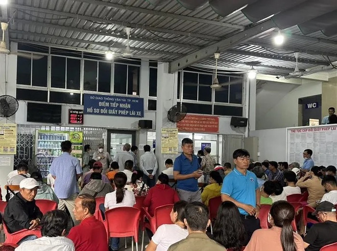 Quá tải các điểm đổi giấy phép lái xe tại Thành phố Hồ Chí Minh ảnh 1