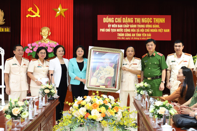 Phó Chủ tịch nước chúc mừng cán bộ, chiến sỹ Công an tỉnh Yên Bái ảnh 1